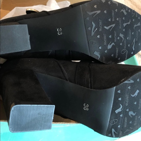 ❌SOLD❌Black Booties w/Gold Buckle 38 NIB - Picture 3 of 8